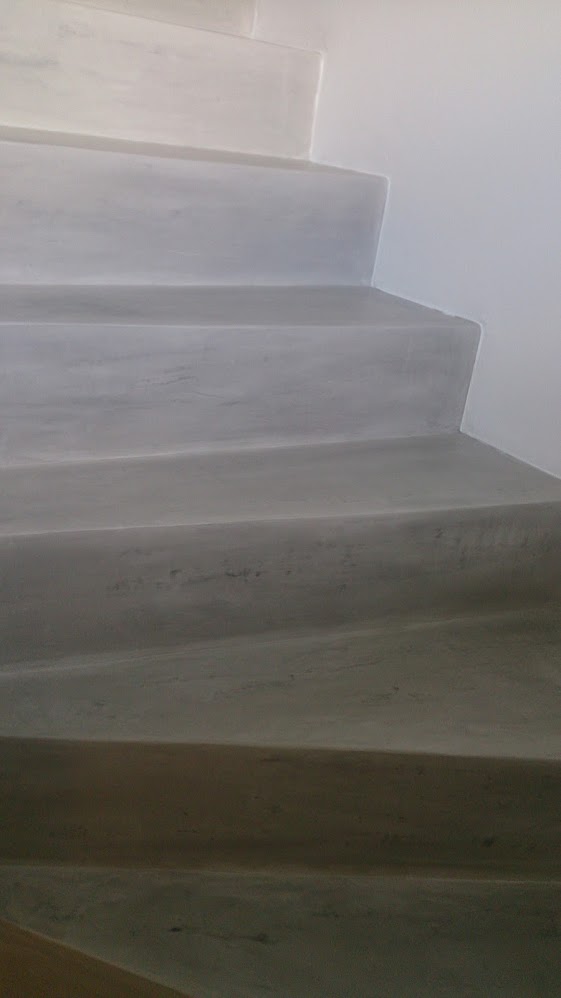 Escalier en béton ciré finition mat huilé